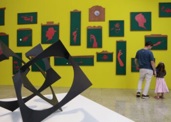 Exposição de Froiid une arte e jogos no Teatro Usiminas
