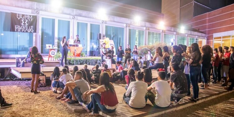 Ipatinga recebe projeto escolar de poesia falada e rap