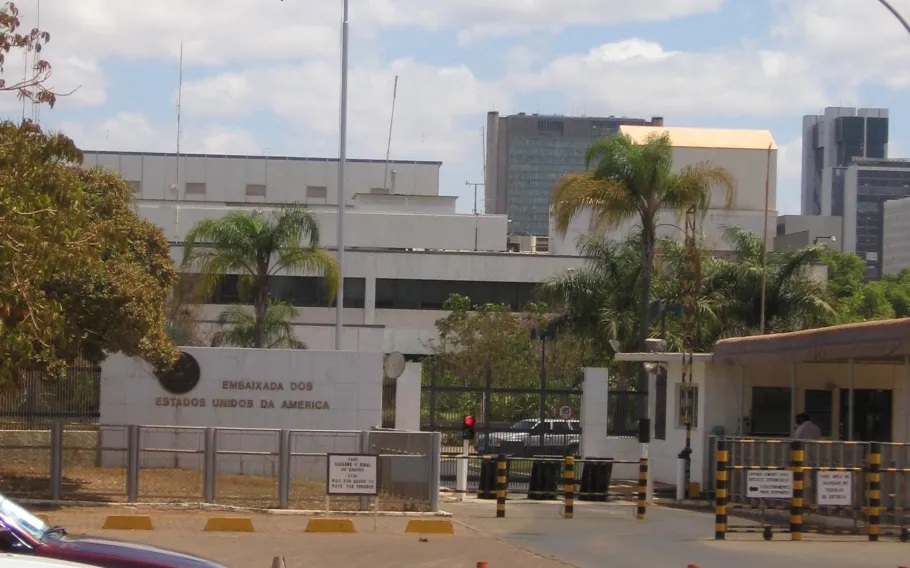 ESTADO DE ALERTA: Embaixadas de Austrália e EUA suspendem atendimentos no Brasil