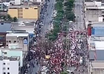 Em Ipatinga, comício de Lula registra baixa adesão; presidente critica TV Globo