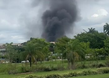 Incêndio atinge área industrial da Usiminas em Ipatinga