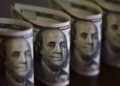 Dólar fecha em alta com preço do petróleo e baixa nos mercados asiáticos