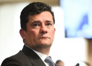 Flávio deixar o país é compreensível, diz Sergio Moro