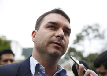 Flávio ironiza acusações da campanha de Lula: “Vão dizer que vou acabar com o Sol”