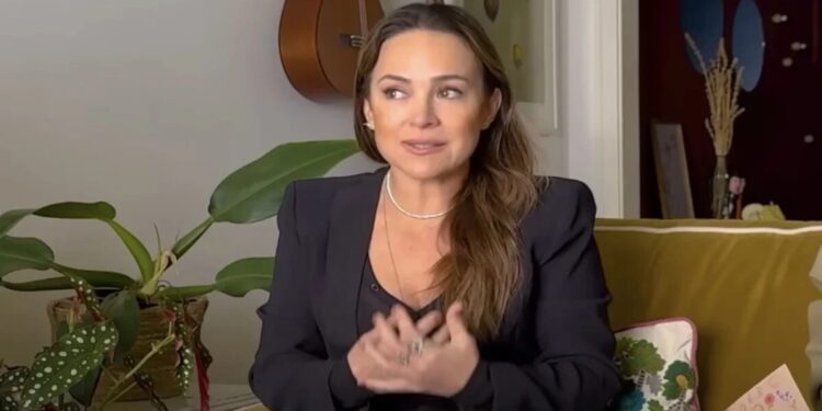 Gabriela Duarte pergunta nas redes qual é o nome do regime que ‘persegue e prende opositores’