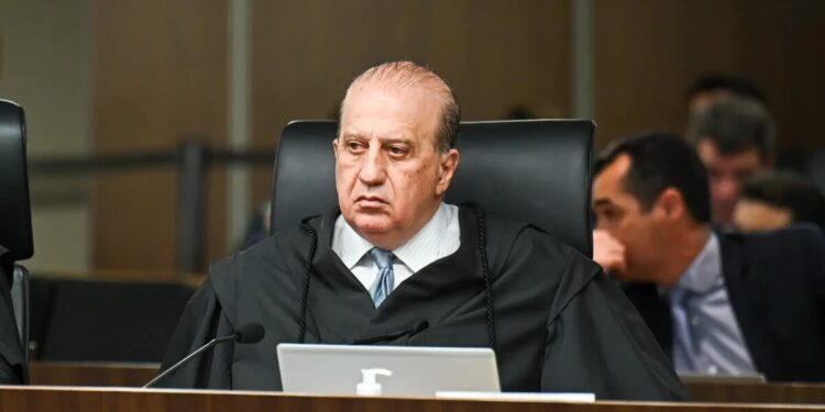 Ministro do TCU diz que manobras fiscais voltaram e alerta que Previdência não pagará aposentadorias futuras