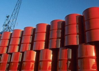 Petróleo sobe 4% e barril ultrapassa US$ 113, maior patamar desde maio