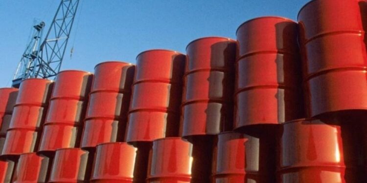 Petróleo sobe 4% e barril ultrapassa US$ 113, maior patamar desde maio